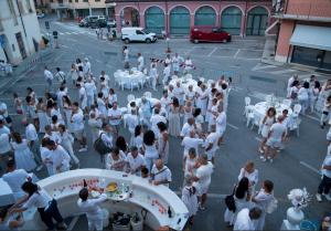 Carrù si è tinta di bianco per una serata di gusto e amicizia